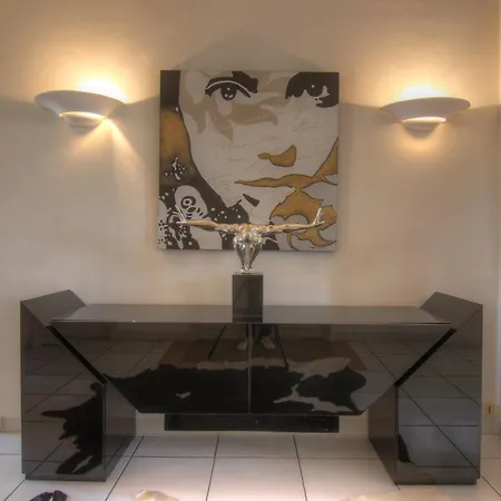 Livia Croisette Ouest *